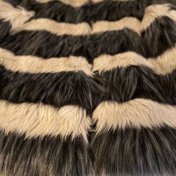 Guess faux-fur coat — worn ONCE - Picture 3 of 5